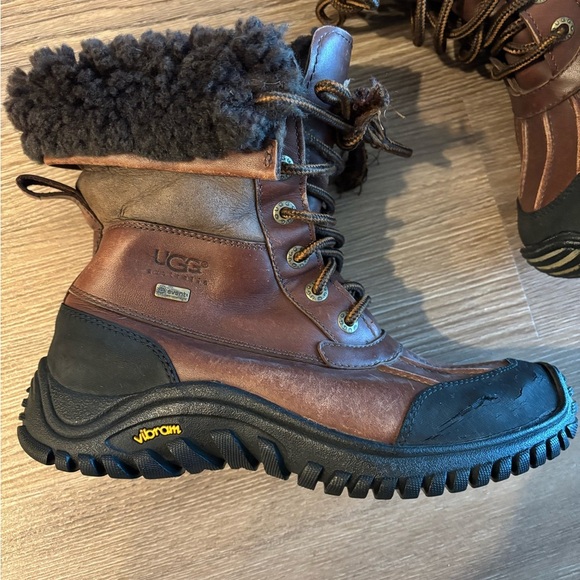 UGG Adirondack II boots, women’s size 7 - Picture 3 of 8